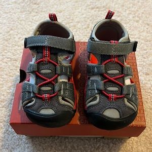 NIB toddler Boys 6, red & grey Keen Seacamp II CNX sandal